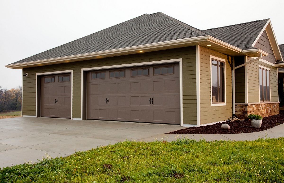 About Leading Edge Overhead Doors